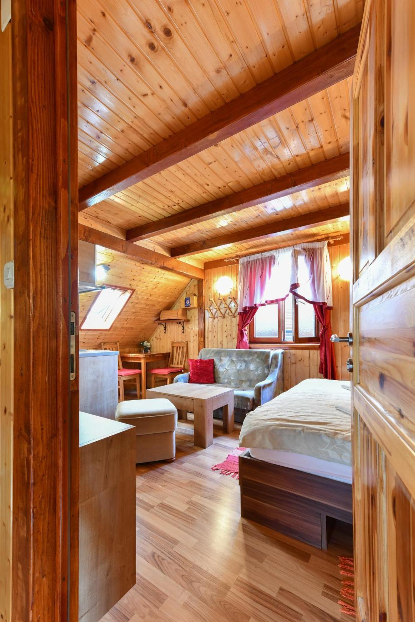 Guest House Martin Korana Екстер'єр фото