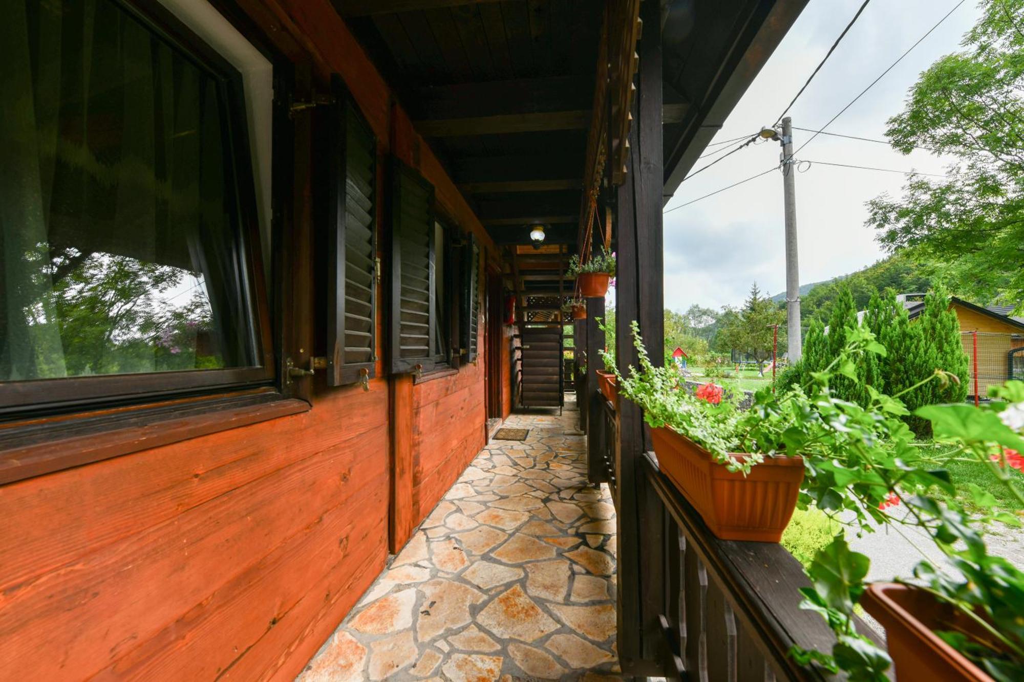 Guest House Martin Korana Екстер'єр фото