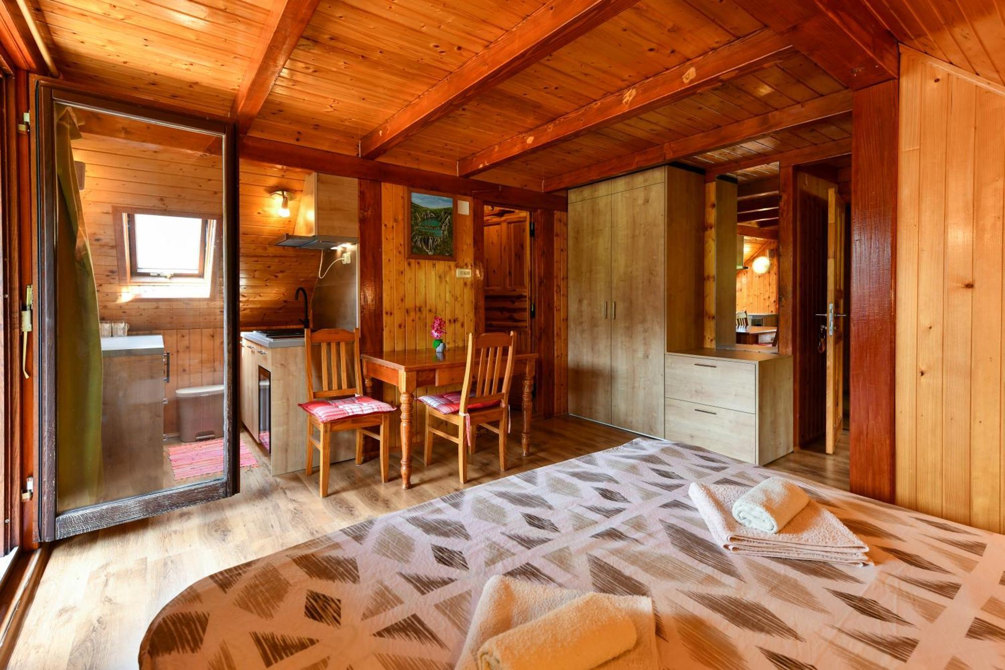 Guest House Martin Korana Екстер'єр фото