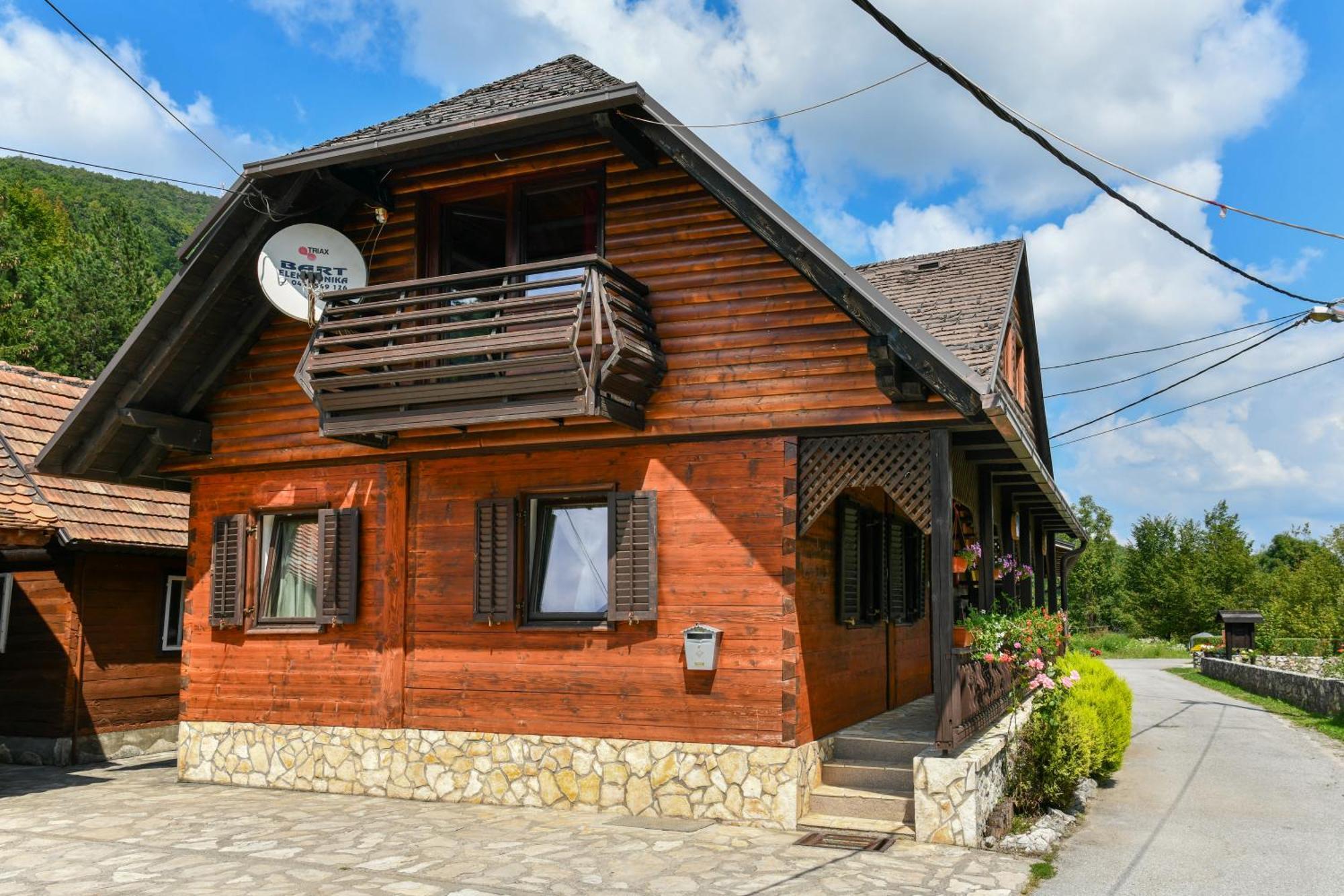 Guest House Martin Korana Екстер'єр фото